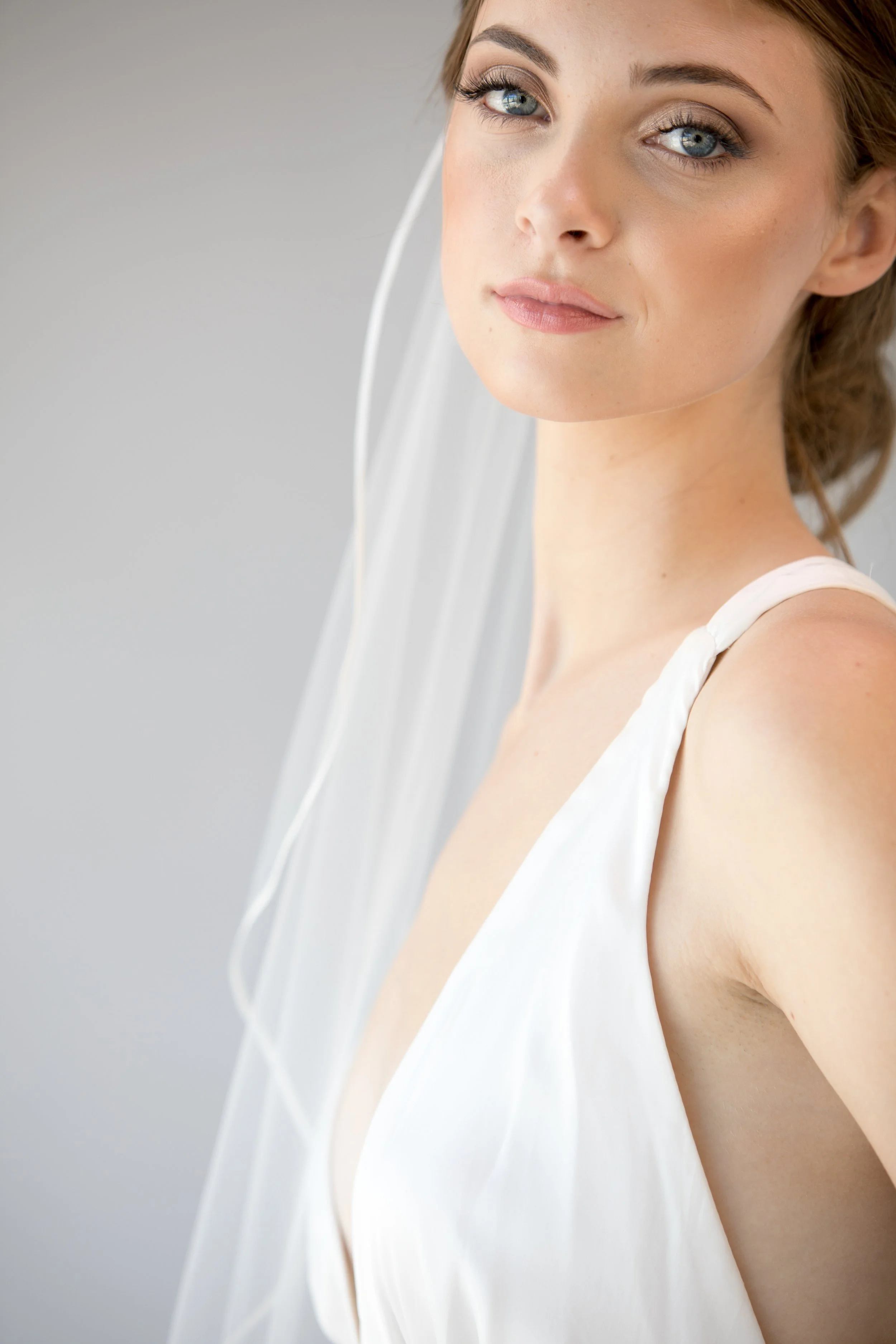 Miss Veil( ミスヴェール) Blaise wavy bridal fingertip length veil. — Justine M Couture